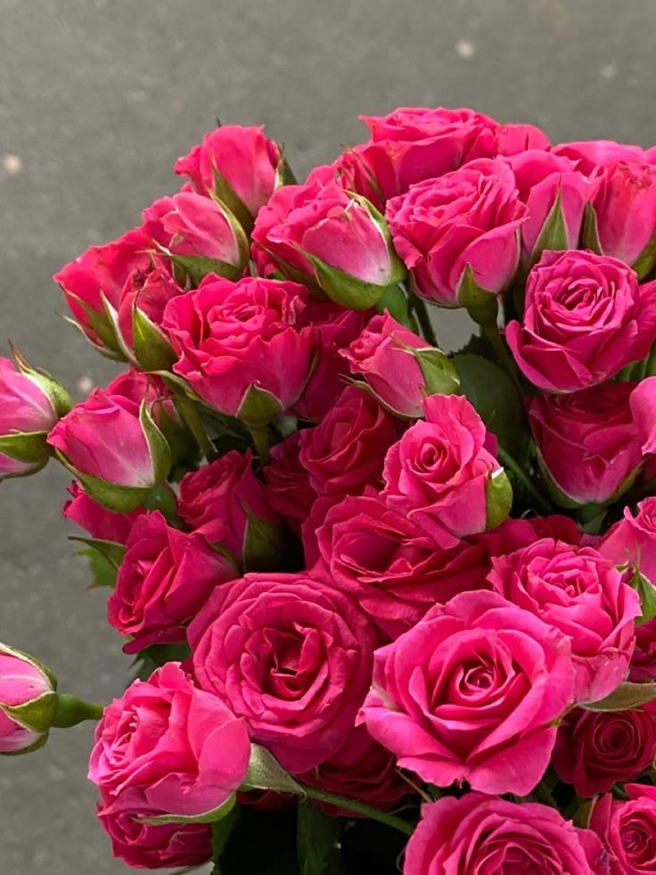 Corporate meeting room with carefully timed floral arrangements that maintain elegance throughout business hours